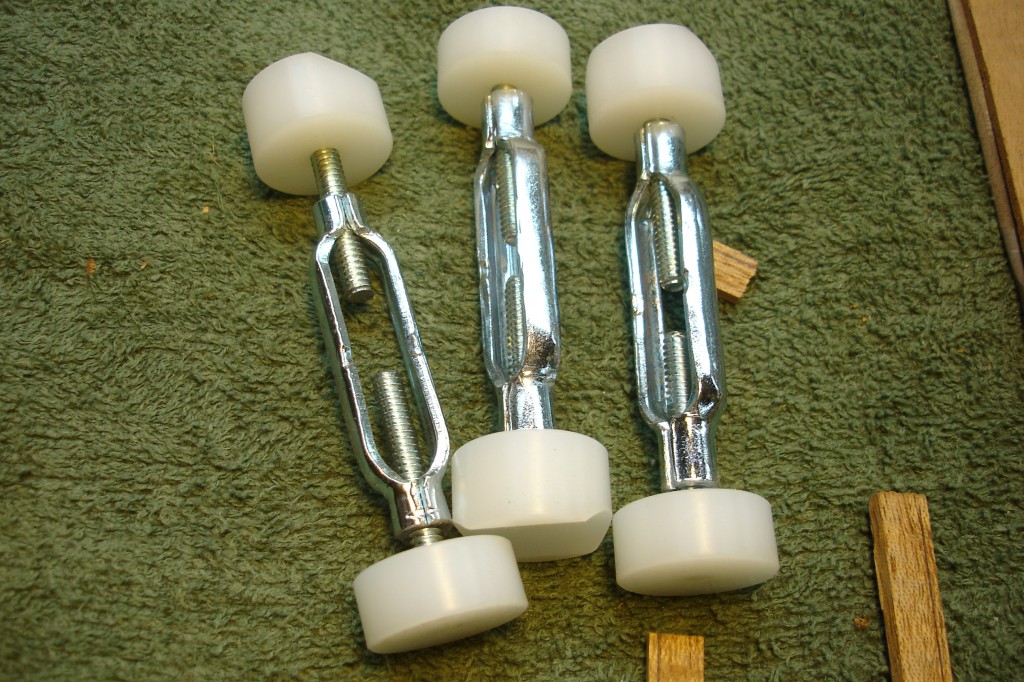 Martin 0018 restoration Expanding clamps » Florian Vorreiter Lutherie